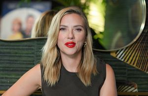 À Madrid, Scarlett Johansson affiche un maquillage des plus glamours