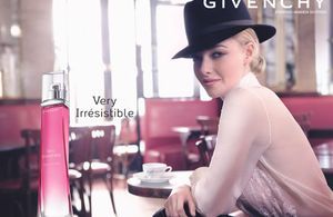 Amanda Seyfried, irrésistible égérie Givenchy 