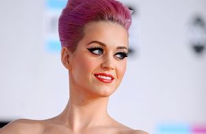 Katy Perry se met à la création de faux-cils