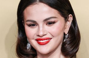 Le secret de l’éclat de Selena Gomez ? Un sérum à la vitamine C à moins de 20 euros 