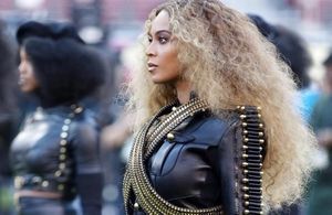 Le secret du make-up métallique de Beyoncé au Super Bowl