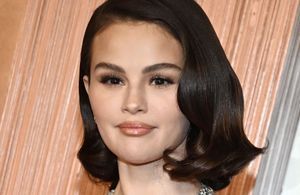 Peach Champagne : la manucure printanière adoptée par Selena Gomez
