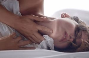 Exclu : la campagne (très) sensuelle de Nina Ricci pour « L’Extase »