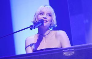 ELLE y était… au showcase très privé d’Angèle