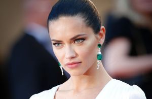 Le look du jour de Cannes : Adriana Lima en Prada