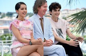 Cannes 2021 : Timothée Chalamet, Lyna Khoudri et Wes Anderson, le photocall de « The French Dispatch » sous le signe de la bonne humeur