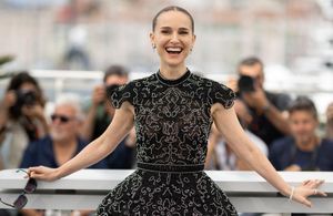 Cannes 2025 : Natalie Portman, star du photocall aux côtés de Vincent Macaigne