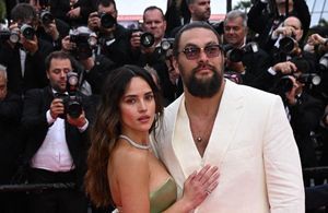 Cannes 2025 : Jason Momoa, Dakota Johnson, Carla Bruni … tapis rouge comble pour « Highest 2 Lowest »