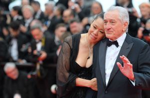 Cannes 2025 : Robert de Niro sublime le tapis rouge au bras de sa compagne Tiffany Chen