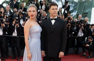 Cannes 2025 : Scarlett Johansson et Colin Jost plus amoureux que jamais sur le tapis rouge