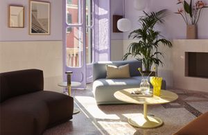 À Milan, Muuto investi un appartement ultra coloré pour la Design Week