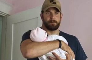 Bradley Cooper s’explique sur le bébé en plastique d’American Sniper