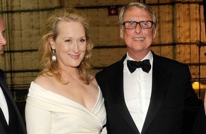 Meryl Streep et Julia Roberts rendent hommage au réalisateur Mike Nichols 