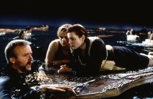 « Titanic » : y avait-il assez de place pour Jack sur la planche ? Kate Winslet et James Cameron répondent