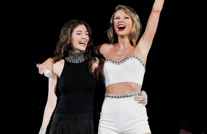 #Prêtàliker : quand Lorde rejoint Taylor Swift sur scène pour chanter en duo