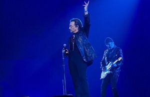 U2 rend un émouvant hommage aux festivaliers tués en Israël