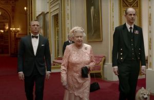 Le jour où la reine Elisabeth II a sauté en parachute avec James Bond aux JO de Londres