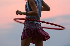 5 bonnes raisons de se (re)mettre au hula hoop