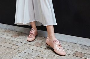 Mi-basket, mi-ballerine : quel est donc cet étrange soulier qui agite les réseaux ?