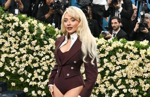 Ni robes, ni pantalons : les célébrités succombent à la culotte couture au Met Gala 2025