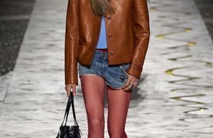 Cet été, on porte le short en jean comme dans les années 2010