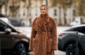 Manteau peignoir : quelle est cette tendance inattendue que l’on verra partout cet hiver ?