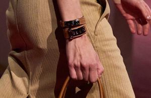 Comment porter le bracelet en cuir, la tendance bijou qu'on verra partout au printemps