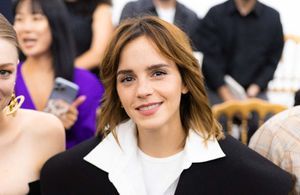 Emma Watson illumine le show Schiaparelli en jean slim à Paris
