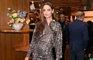 Porter des collants avec des escarpins ouverts : voici comment Katie Holmes ose ce combo décrié