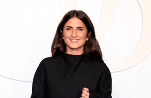 Géraldine Nakache porte le jean le plus tendance de la saison 