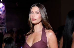 Hailey Bieber ressuscite la robe bandage culte des années 90 