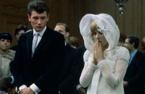Histoire d’une tenue : ce jour où Sylvie Vartan a épousé Johnny Hallyday en robe à capuche