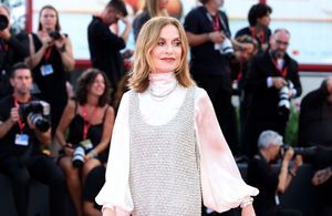 Isabelle Huppert brille de mille feux à la Mostra de Venise