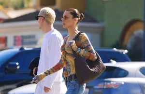 Katie Holmes, Bella Hadid et Daisy Edgar-Jones  ont toutes adopté le sac tendance du printemps 