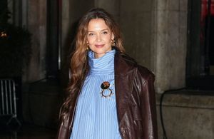 Katie Holmes succombe à son tour au jean barrel, réputé difficile à porter