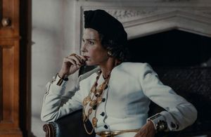 La panoplie mode de Gabrielle Chanel dans « Cristóbal Balenciaga » 