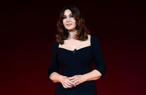 Monica Bellucci : renversante dans une robe fendue glamour à Monaco