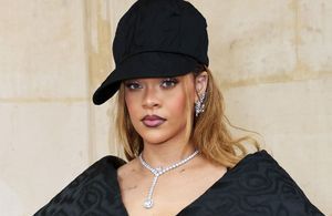 Rihanna crée la surprise chez Dior en tailleur matelassé