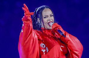 Rihanna : son look au Super Bowl restera dans la légende