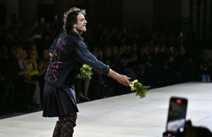 ELLE Debriefe – Fashion Week jour 6 : du mimosa lancé au public, du vert pistache pour l’hiver…