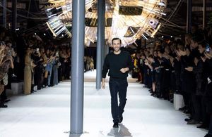 ELLE Debriefe - Fashion Week Jour 8 : capelines d’hiver chez Chanel et standing ovation pour Nicolas Ghesquière