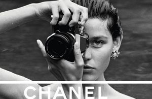 En amont de son défilé, Chanel dévoile un teaser en noir et blanc