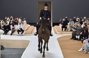Le jour où Charlotte Casiraghi a ouvert le défilé Chanel à cheval