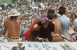 "Happy Birthday Woodstock !"  en mode et en musique 