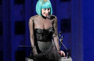 Lady Gaga sacrée icône de mode aux CFDA Awards 2011