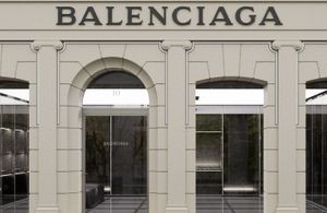 Balenciaga s’offre un écrin couture, Kate Moss et Coca-Cola Light, Iris van Herpen… ce qu’il ne fallait pas louper cette semaine