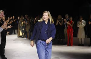 De McQueen à Givenchy : qui est vraiment Sarah Burton ?