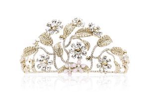 #ELLEFashionCrush : la sublime tiare signée Dolce & Gabbana x Swarovski