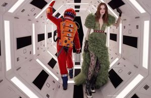 #ElleFashionCrush : Pour sa nouvelle campagne, Gucci rejoue des scènes mythiques de films de Kubrick
