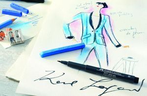 L’instant mode : Karl Lagerfeld voit la vie en couleurs avec Faber-Castell